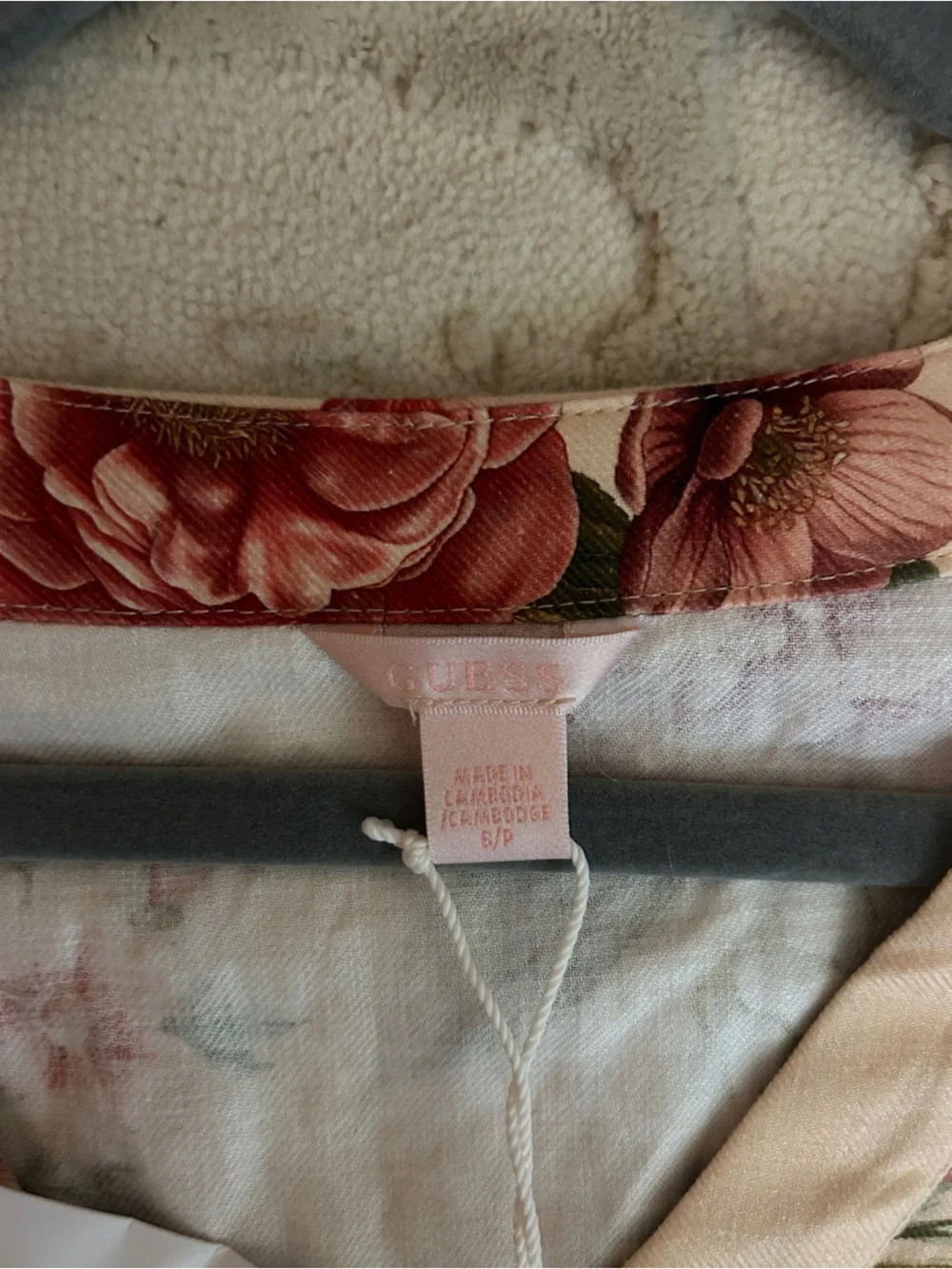Guess Floral Velvet Hanger in Pink and Red